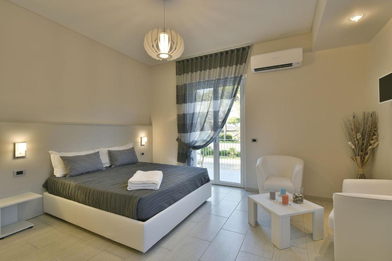 Tolomeo Rooms Laura Luaran gambar